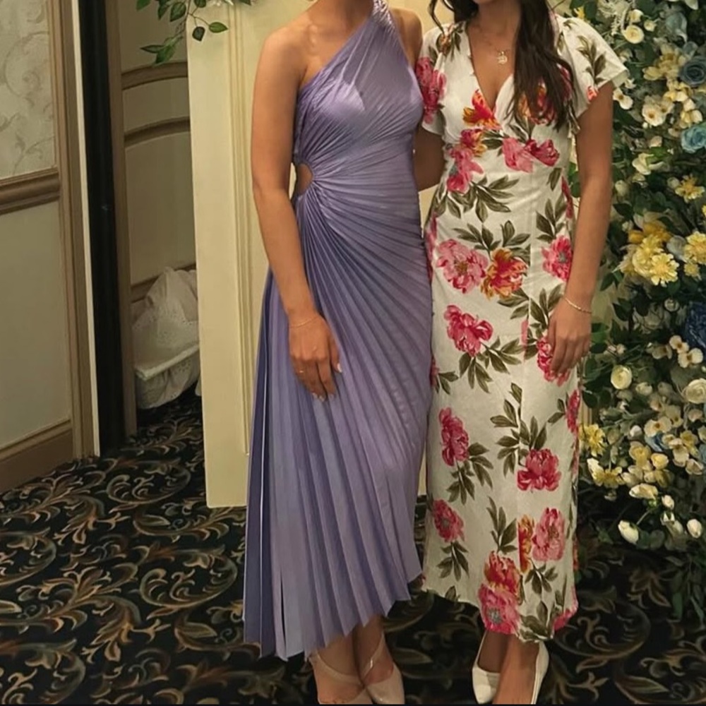 Vici One-Shoulder Pleated Lavender Midi Dress - Picture 3 of 4